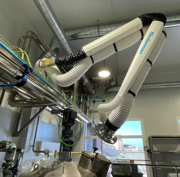 Sistema de extracción de aire en instalación industrial